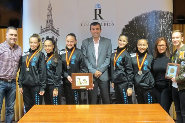 291116 Recepción Club Tazmania Realejos cadete y Joel Hernández alcalde y concejal Benito